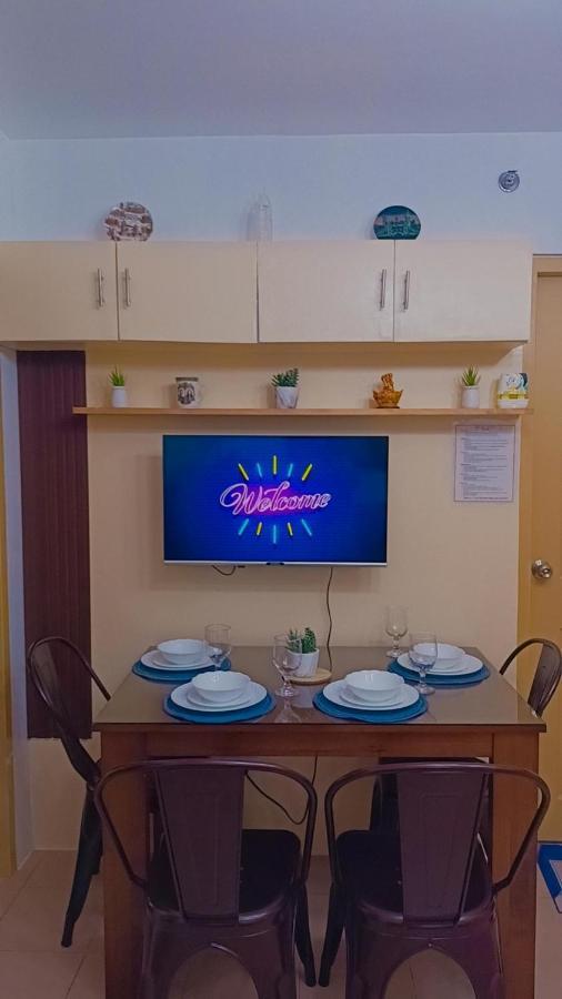 One Spatial Two Bedroom Condominium Unit With Pool And Gym Free Netflix And Wifi イロイロ エクステリア 写真
