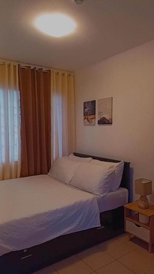 One Spatial Two Bedroom Condominium Unit With Pool And Gym Free Netflix And Wifi イロイロ エクステリア 写真