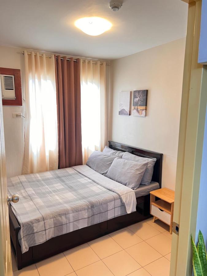 One Spatial Two Bedroom Condominium Unit With Pool And Gym Free Netflix And Wifi イロイロ エクステリア 写真